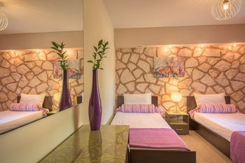 Hotel Limneon